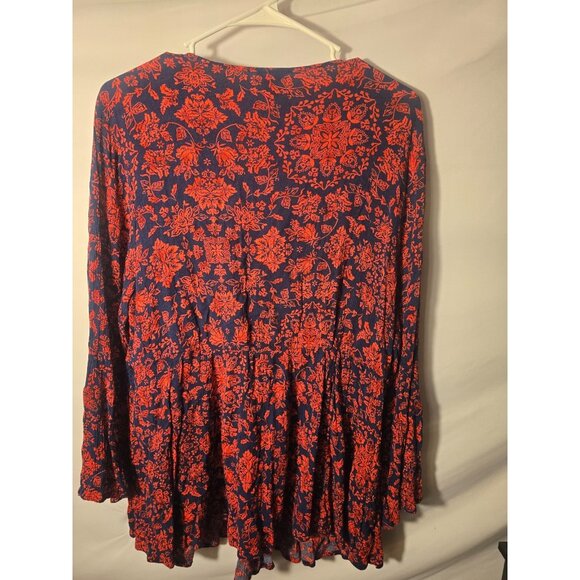 Torrid Red and Blue Floral Blouse - Picture 4 of 4